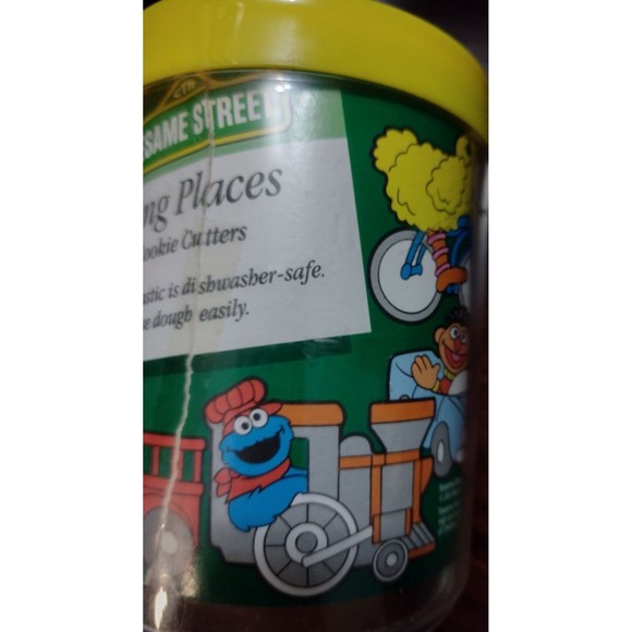 Sesame Street Going Places 8 Cookie Cutters Plastic 1990 Wilton Big Bird Elmo - Picture 2 of 4